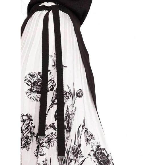 NEW SALVATORE FERRAGAMO pleated silk skirt in black/white - Picture 5 of 6